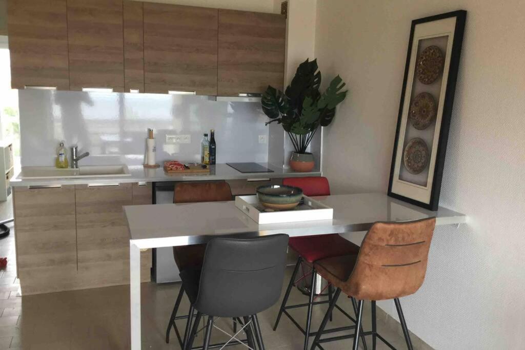 T3 Vue Exceptionnelle Avec Acces Prive A La Plage, Wifi, Clim - Dansnotreappart-com - * Valras-Plage